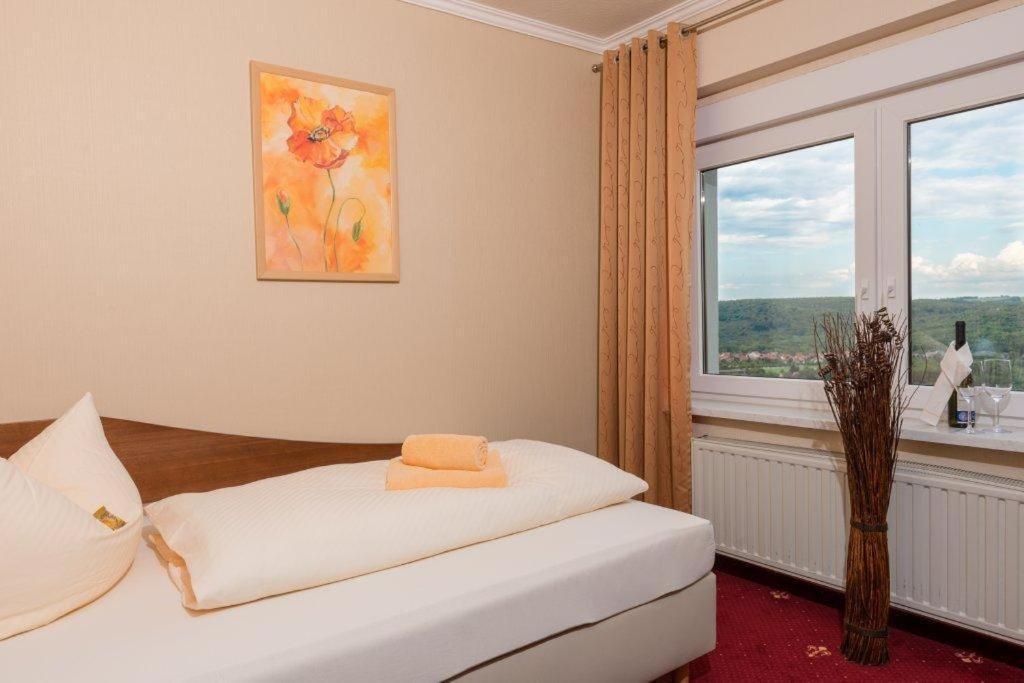 Berghotel Wilhelmsburg Bad Kosen Bilik gambar