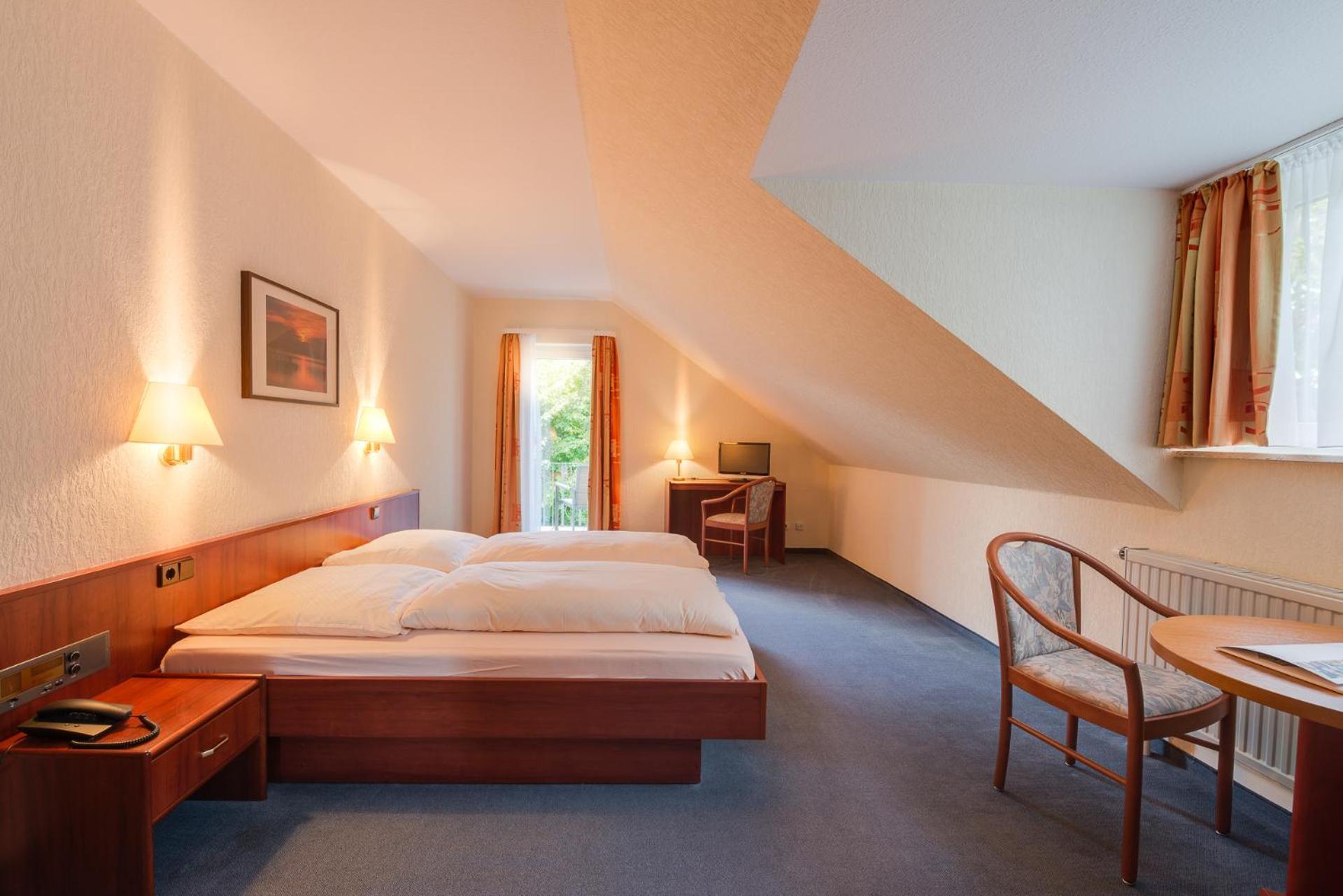 Berghotel Wilhelmsburg Bad Kosen Bilik gambar