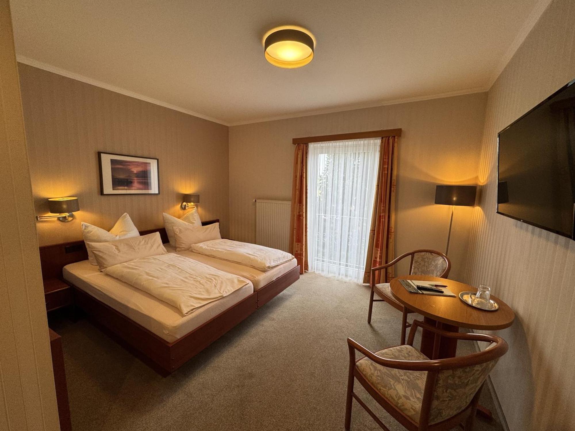 Berghotel Wilhelmsburg Bad Kosen Bilik gambar