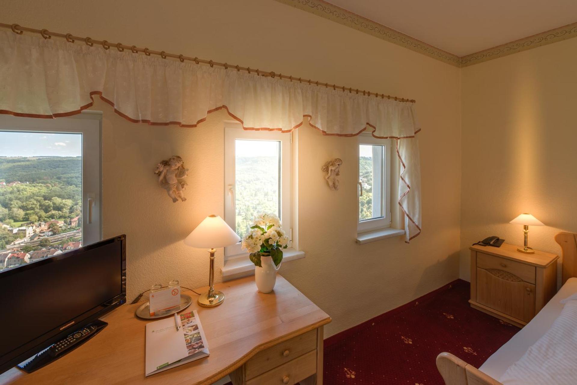 Berghotel Wilhelmsburg Bad Kosen Bilik gambar