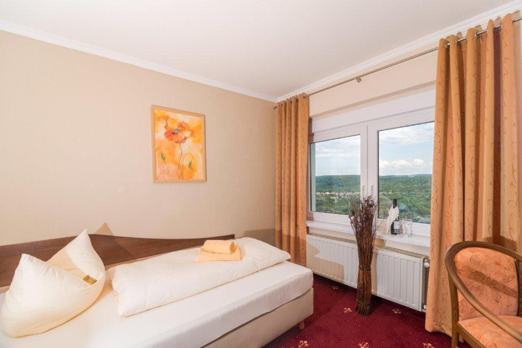 Berghotel Wilhelmsburg Bad Kosen Bilik gambar