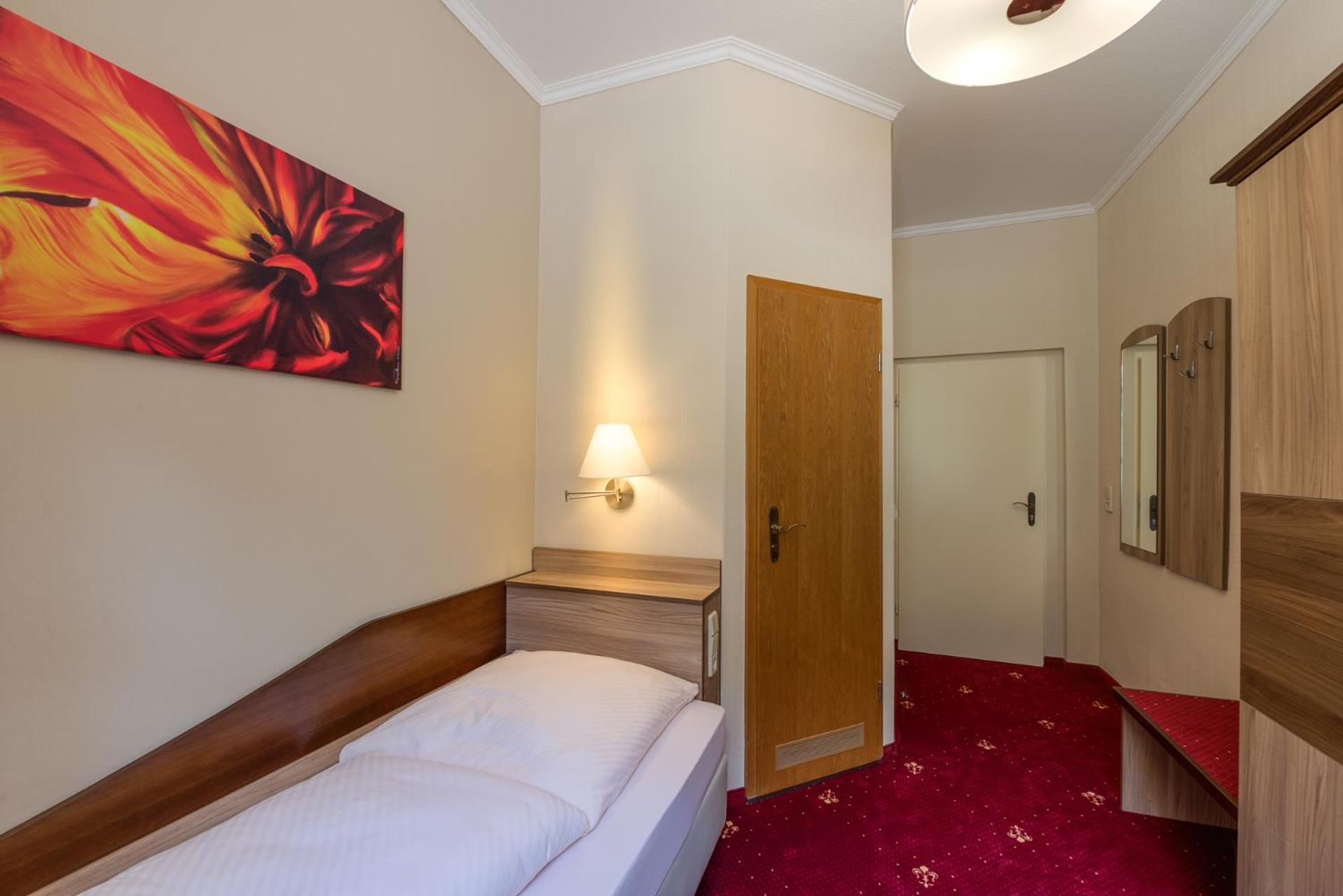 Berghotel Wilhelmsburg Bad Kosen Bilik gambar