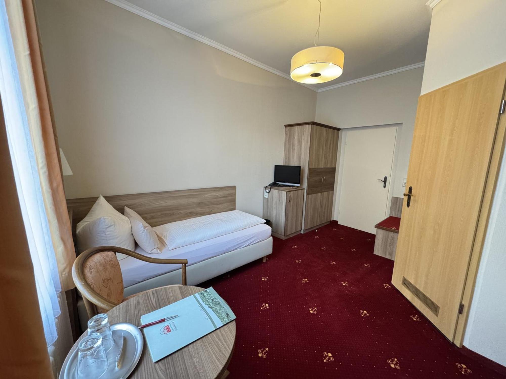 Berghotel Wilhelmsburg Bad Kosen Bilik gambar