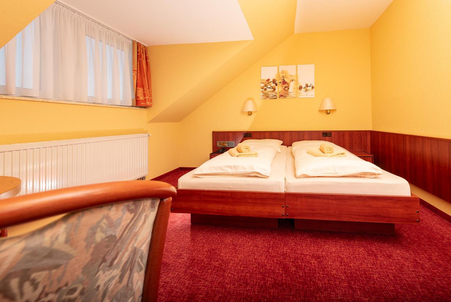 Berghotel Wilhelmsburg Bad Kosen Bilik gambar