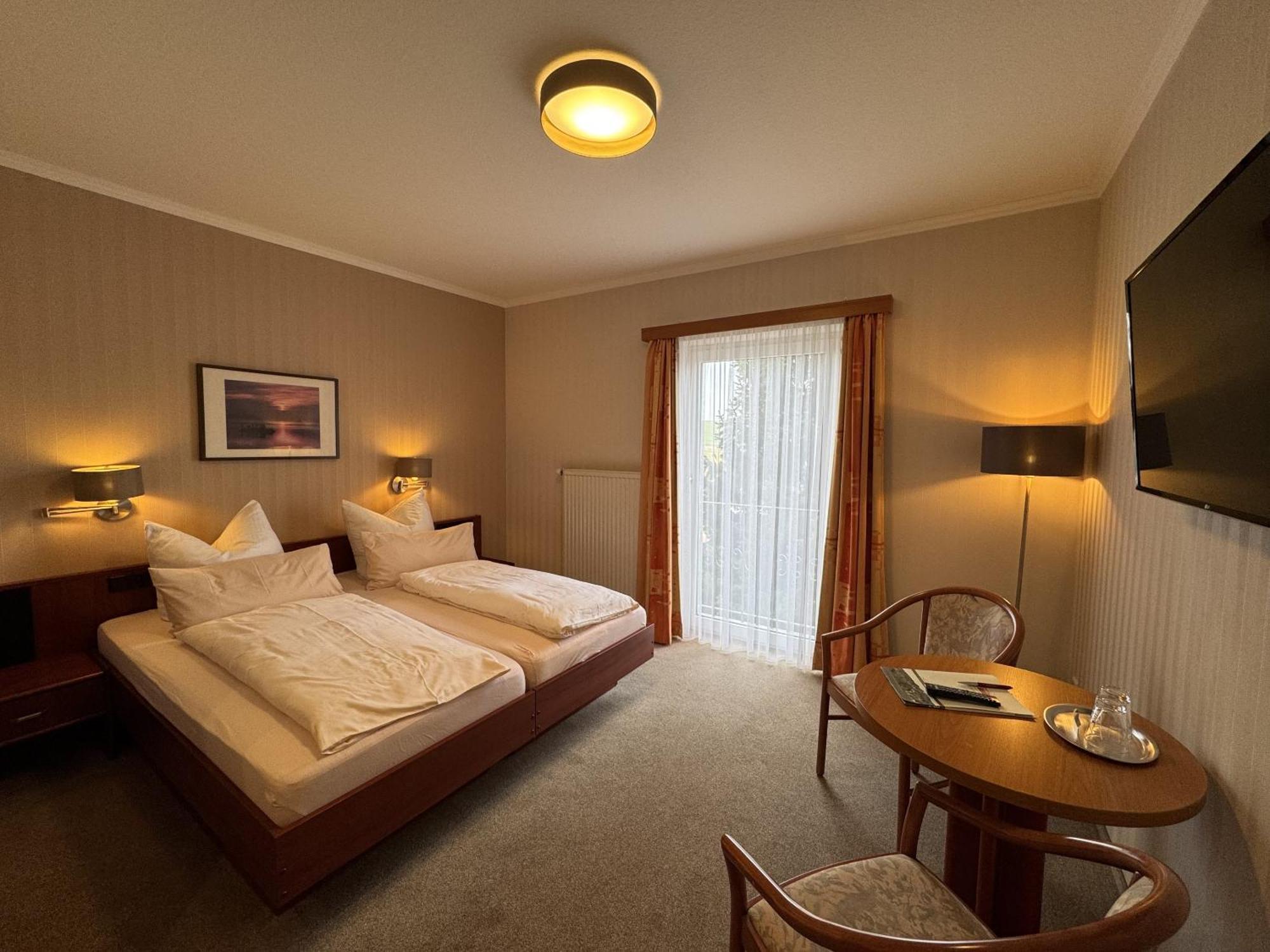 Berghotel Wilhelmsburg Bad Kosen Bilik gambar