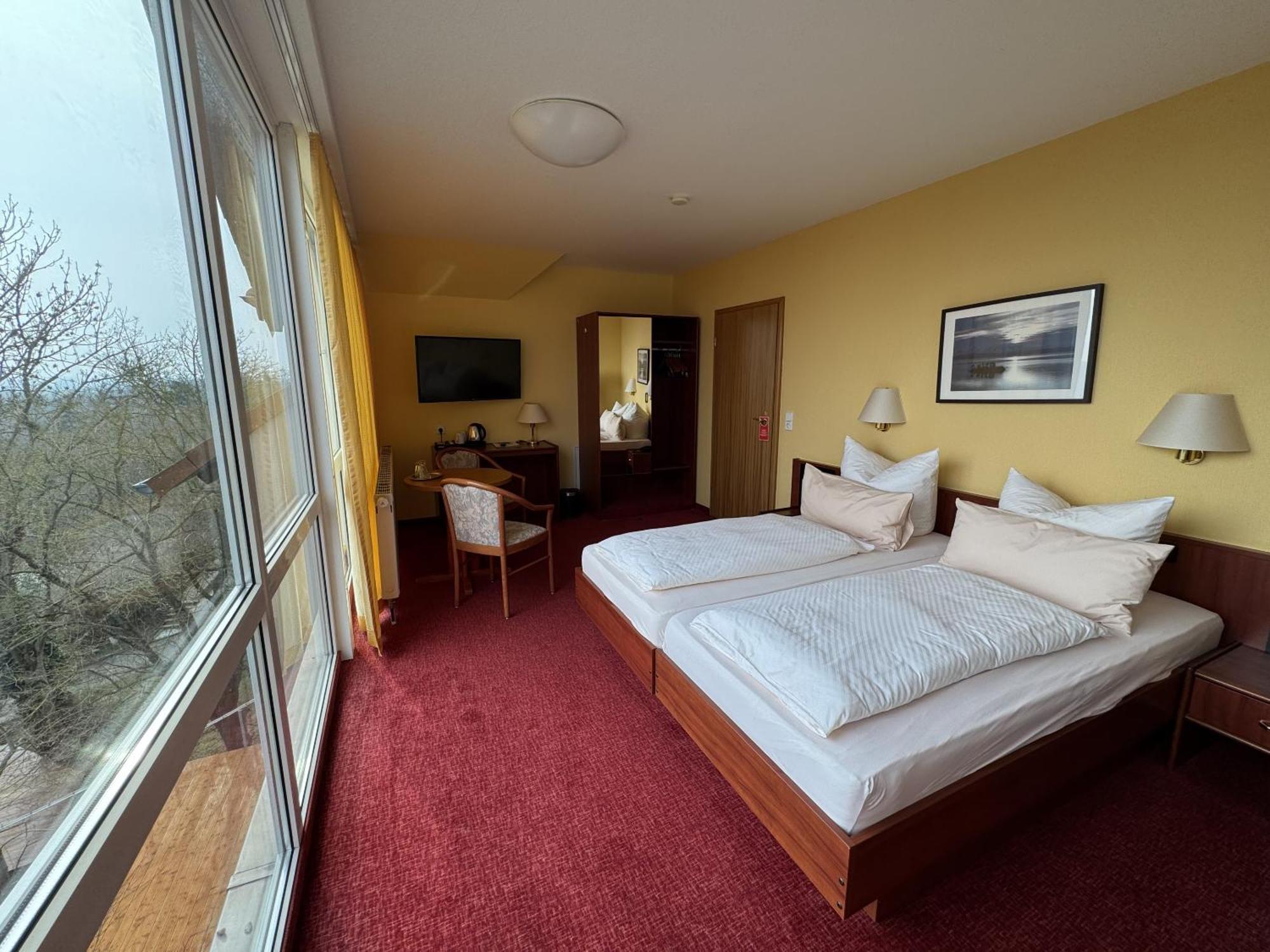 Berghotel Wilhelmsburg Bad Kosen Bilik gambar