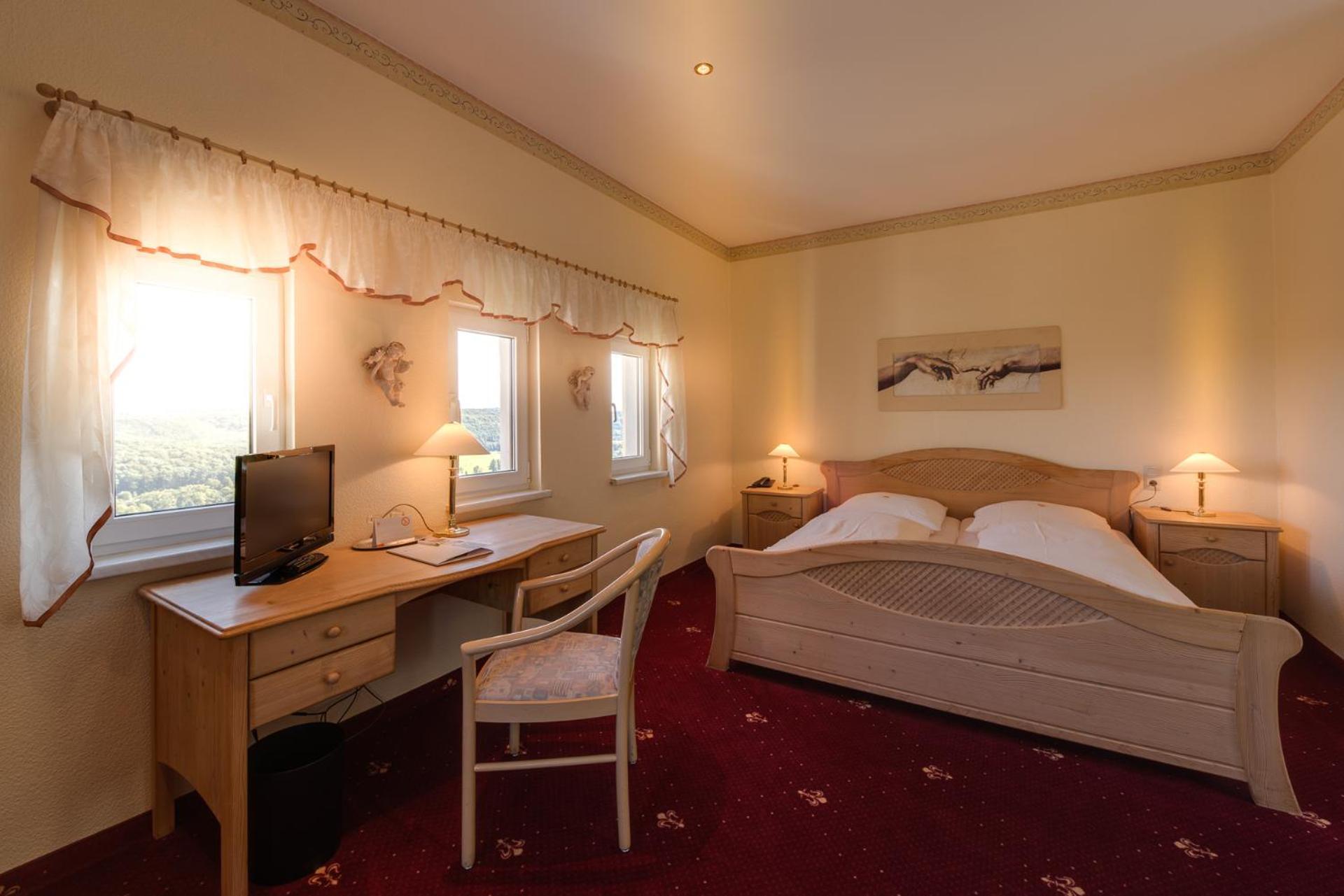 Berghotel Wilhelmsburg Bad Kosen Bilik gambar
